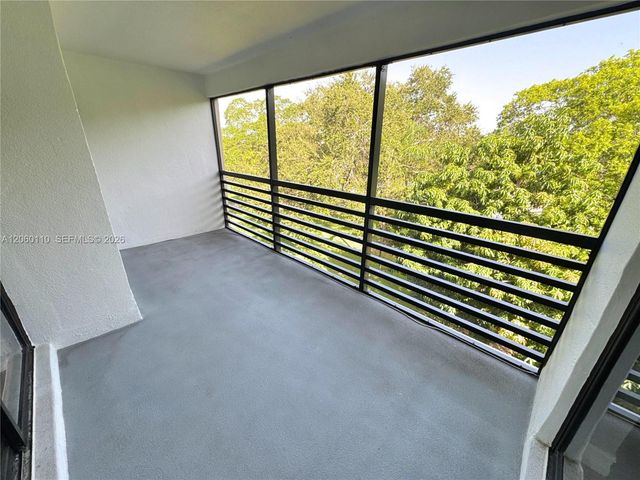 2324 S Cypress Bend Dr 415, Pompano Beach, FL 33069