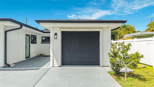2472 TRADE WINDS DRIVE, Dunedin, FL 34698