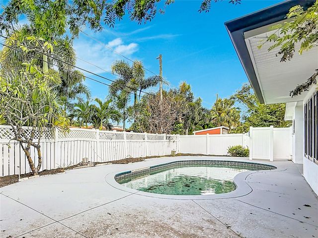2472 TRADE WINDS DRIVE, Dunedin, FL 34698