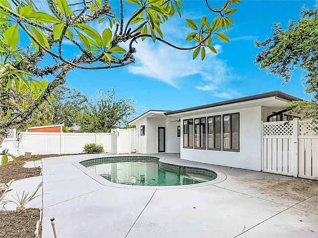 2472 TRADE WINDS DRIVE, Dunedin, FL 34698