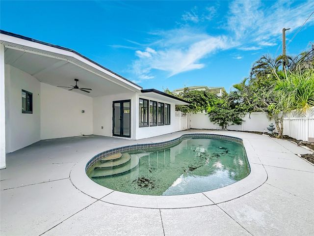 2472 TRADE WINDS DRIVE, Dunedin, FL 34698