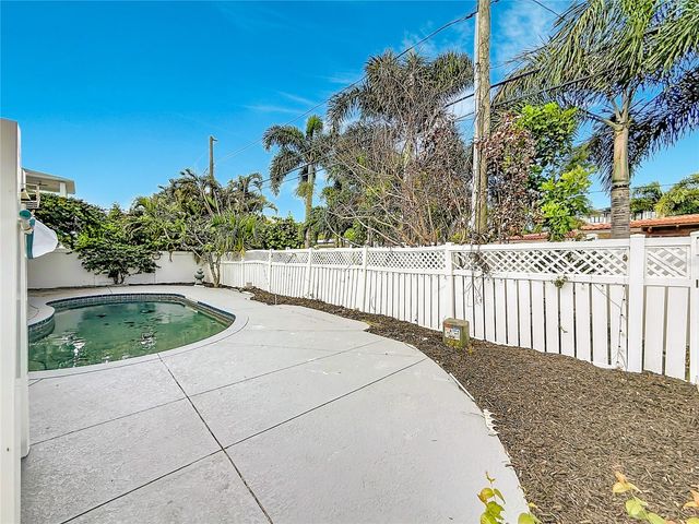 2472 TRADE WINDS DRIVE, Dunedin, FL 34698