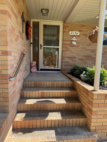 2136 Starlight Court, Bartlesville, OK 74006