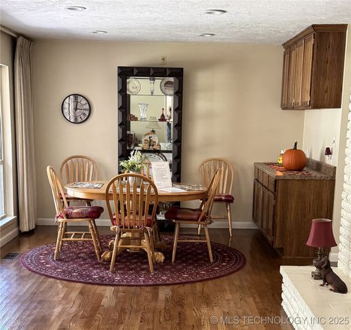 2136 Starlight Court, Bartlesville, OK 74006