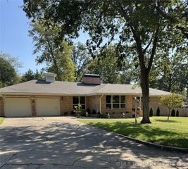 2136 Starlight Court, Bartlesville, OK 74006