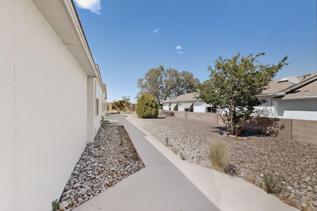 110 Sunrise Bluffs Drive, Belen, NM 87002