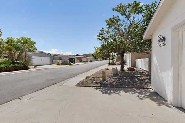110 Sunrise Bluffs Drive, Belen, NM 87002