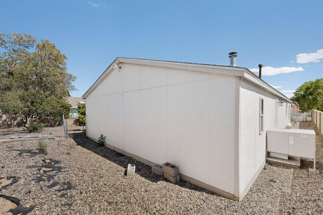 110 Sunrise Bluffs Drive, Belen, NM 87002