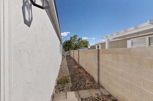 110 Sunrise Bluffs Drive, Belen, NM 87002