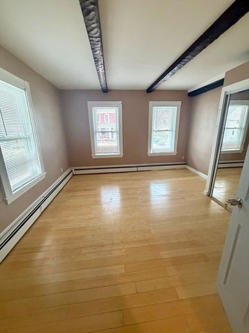 18 Avon St B, Reading, MA 01867