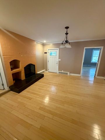 18 Avon St B, Reading, MA 01867