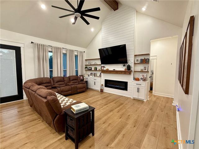 209 Comanche Drive, Gatesville, TX 76528