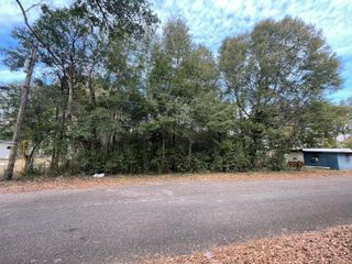 327 E Railroad Avenue, Crestview, FL 32539