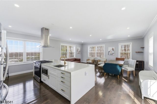 10 Hillside Ave, North Caldwell Boro, NJ 07006