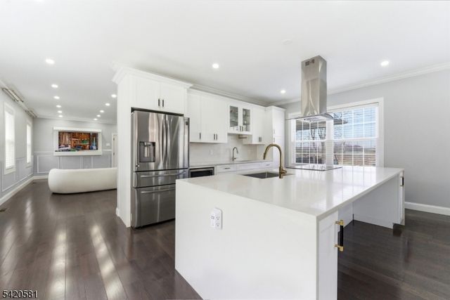 10 Hillside Ave, North Caldwell Boro, NJ 07006