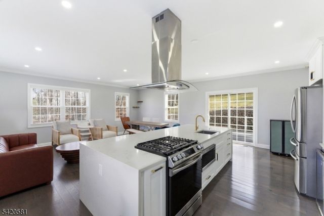 10 Hillside Ave, North Caldwell Boro, NJ 07006