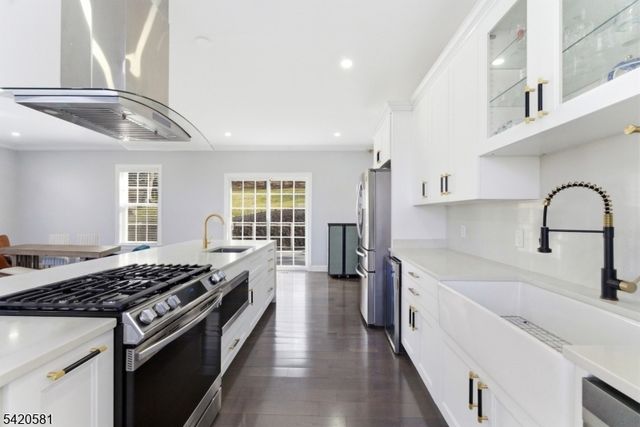 10 Hillside Ave, North Caldwell Boro, NJ 07006