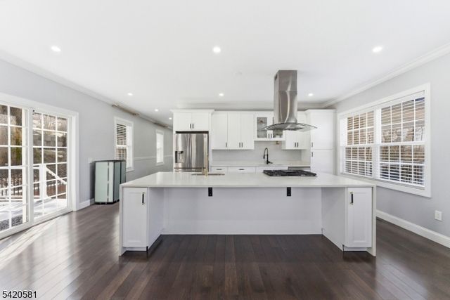 10 Hillside Ave, North Caldwell Boro, NJ 07006