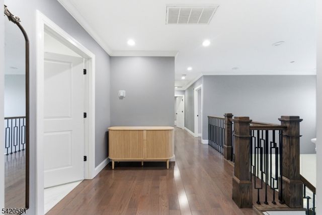 10 Hillside Ave, North Caldwell Boro, NJ 07006