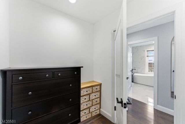 10 Hillside Ave, North Caldwell Boro, NJ 07006