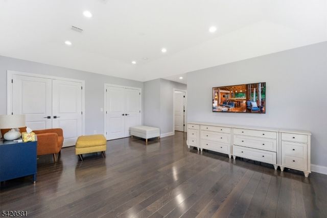 10 Hillside Ave, North Caldwell Boro, NJ 07006