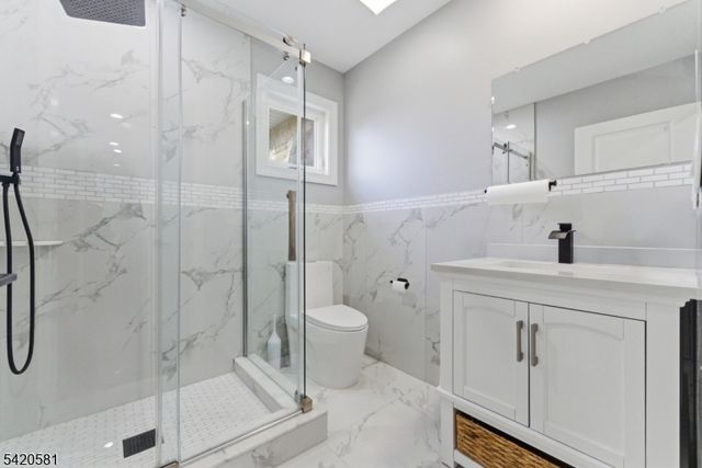 10 Hillside Ave, North Caldwell Boro, NJ 07006