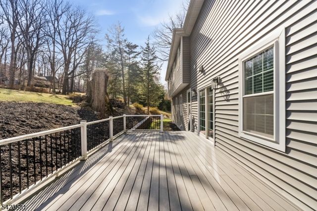 10 Hillside Ave, North Caldwell Boro, NJ 07006