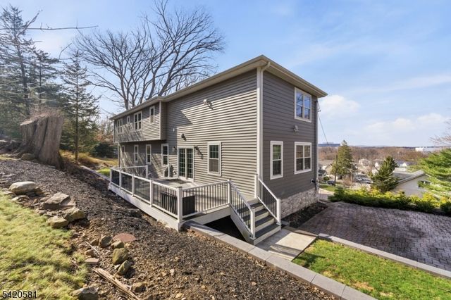 10 Hillside Ave, North Caldwell Boro, NJ 07006