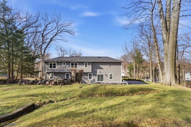 10 Hillside Ave, North Caldwell Boro, NJ 07006