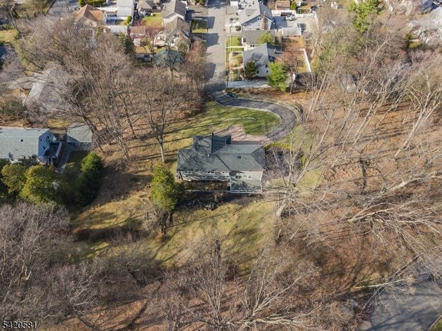 10 Hillside Ave, North Caldwell Boro, NJ 07006