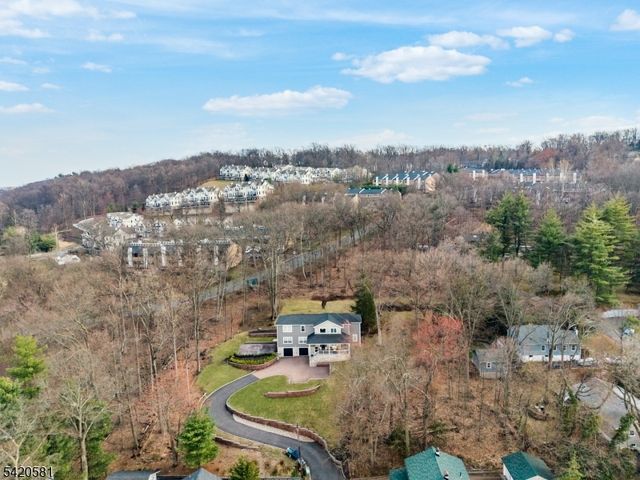 10 Hillside Ave, North Caldwell Boro, NJ 07006