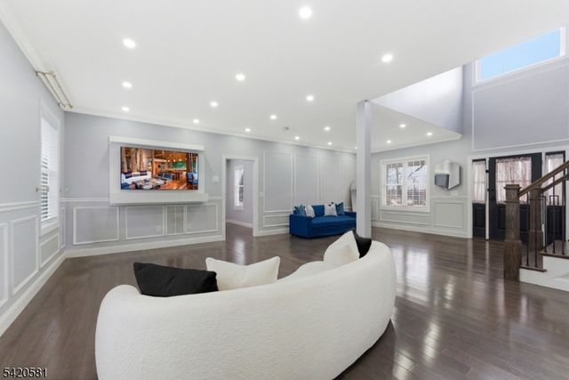 10 Hillside Ave, North Caldwell Boro, NJ 07006