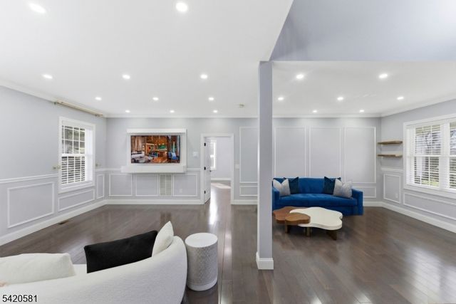 10 Hillside Ave, North Caldwell Boro, NJ 07006