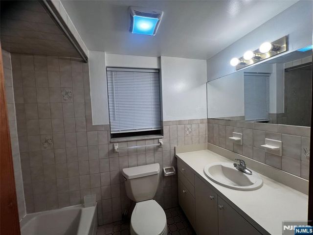 232 Cliff a, Cliffside Park, NJ 07010