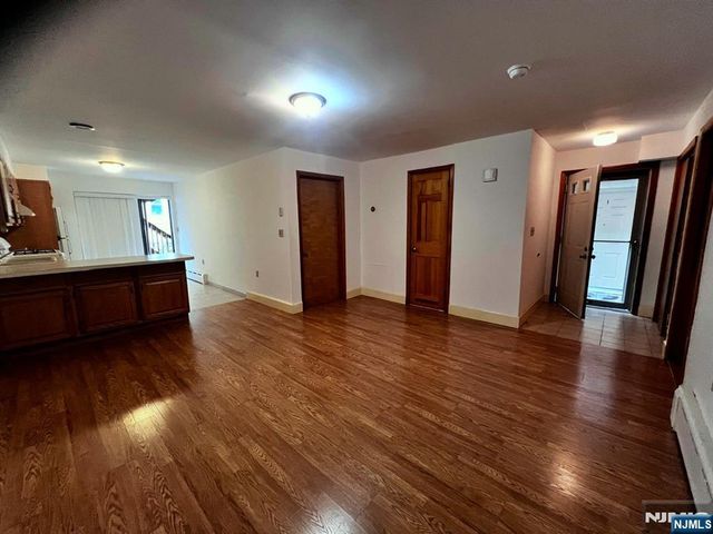 232 Cliff a, Cliffside Park, NJ 07010