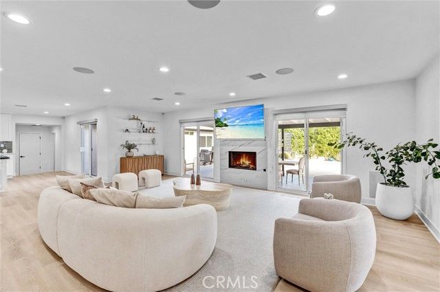 23245 Gonzales Drive, Woodland Hills (los Angeles), CA 91367