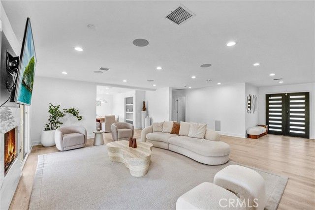 23245 Gonzales Drive, Woodland Hills (los Angeles), CA 91367