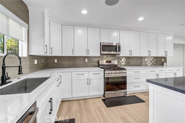 23245 Gonzales Drive, Woodland Hills (los Angeles), CA 91367