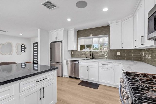 23245 Gonzales Drive, Woodland Hills (los Angeles), CA 91367