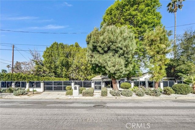 23245 Gonzales Drive, Woodland Hills (los Angeles), CA 91367
