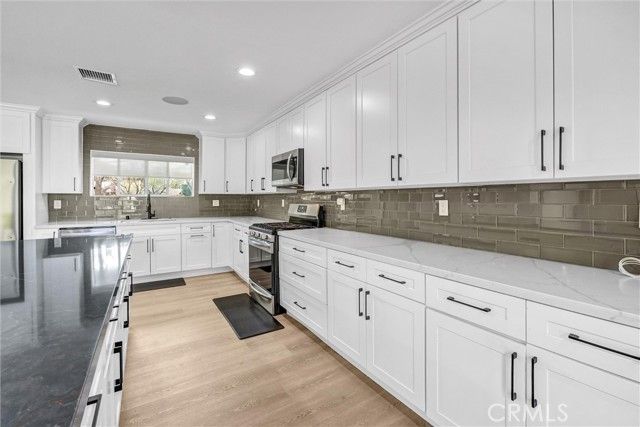 23245 Gonzales Drive, Woodland Hills (los Angeles), CA 91367