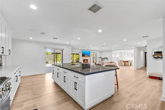 23245 Gonzales Drive, Woodland Hills (los Angeles), CA 91367