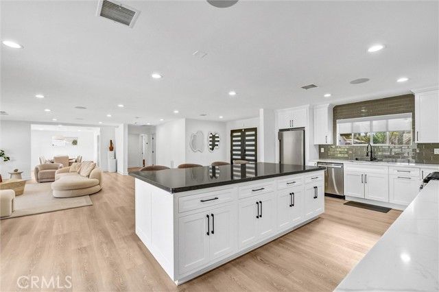 23245 Gonzales Drive, Woodland Hills (los Angeles), CA 91367