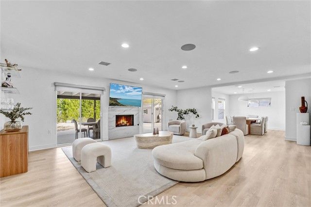 23245 Gonzales Drive, Woodland Hills (los Angeles), CA 91367