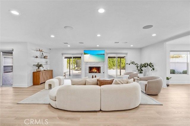 23245 Gonzales Drive, Woodland Hills (los Angeles), CA 91367