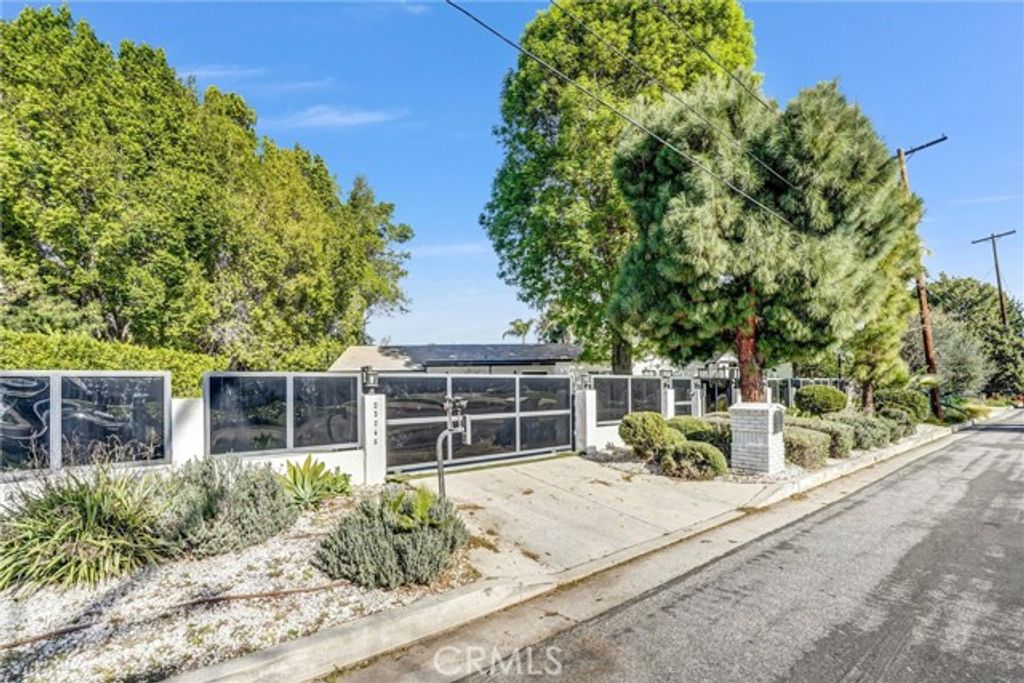 23245 Gonzales Drive, Woodland Hills (los Angeles), CA 91367