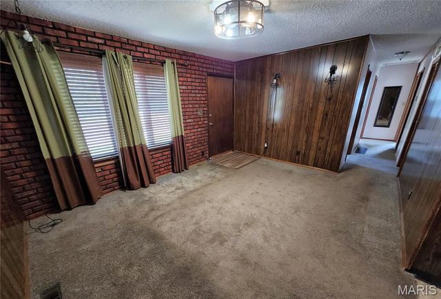 2817 MARYVILLE Road, Granite City, IL 62040