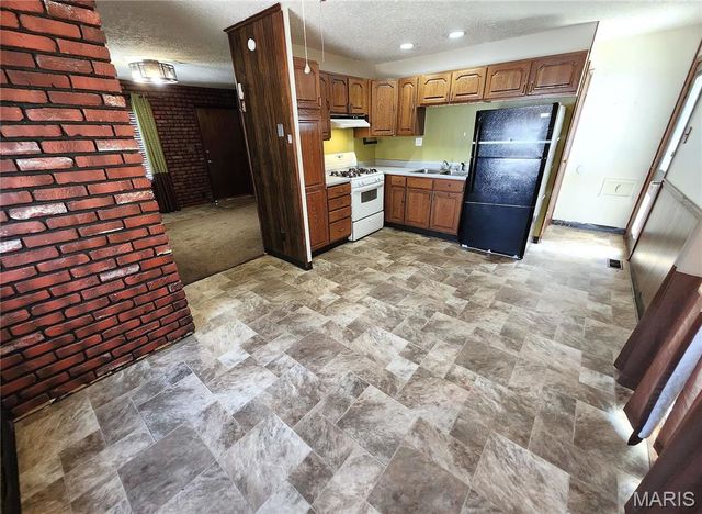 2817 MARYVILLE Road, Granite City, IL 62040