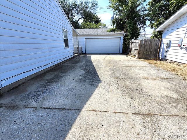 2817 MARYVILLE Road, Granite City, IL 62040