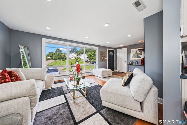 2 Northwood Drive, Middlebury, CT 06762